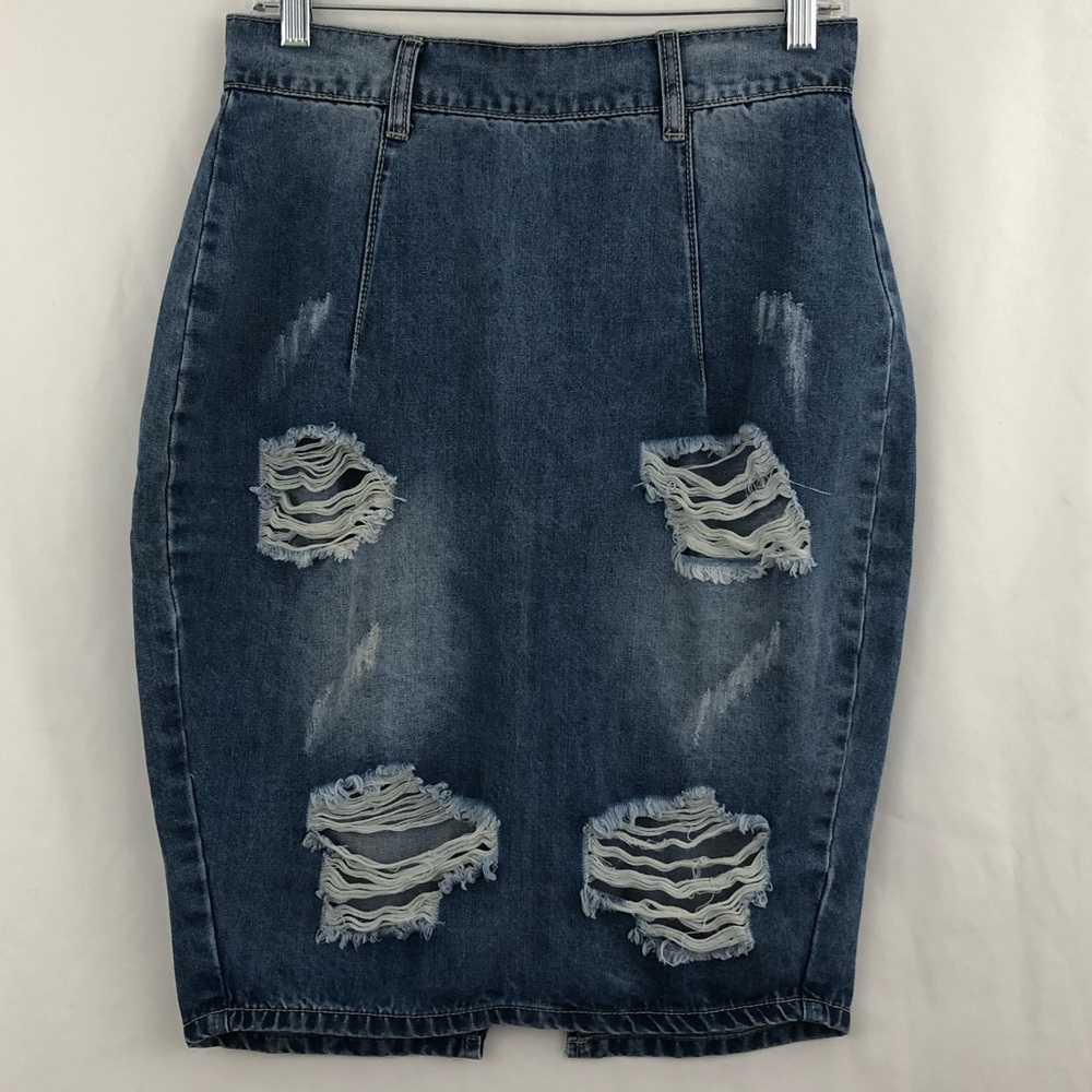 NWT Top Trends Distressed Destroyed Light Wash Jean Denim Skirt M